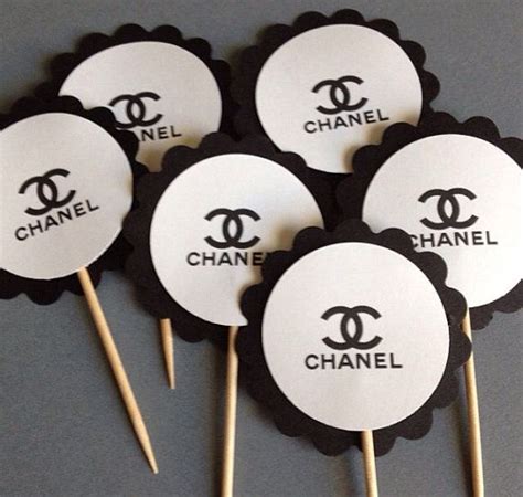 cupcake Chanel topper ideas